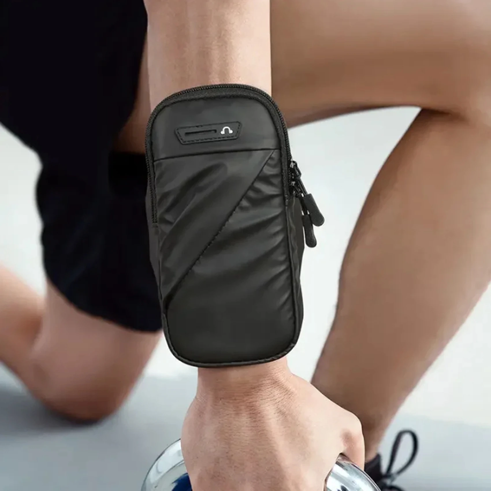 Water-Resistant Running Armband - Image 2